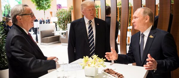 Donald Trump, Vladimir Putin și Jean-Claude Juncker - Sputnik Moldova-România