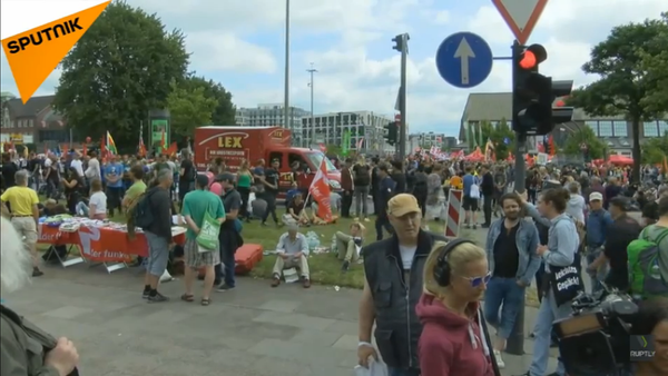 Демонстрация в Гамбурге против проведения саммита G20 - Sputnik Молдова
