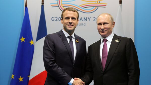 Президент РФ Владимир Путин и президент Франции Эммануэль Макрон - Sputnik Молдова