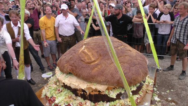 Самый большой в мире гамбургер - Sputnik Молдова