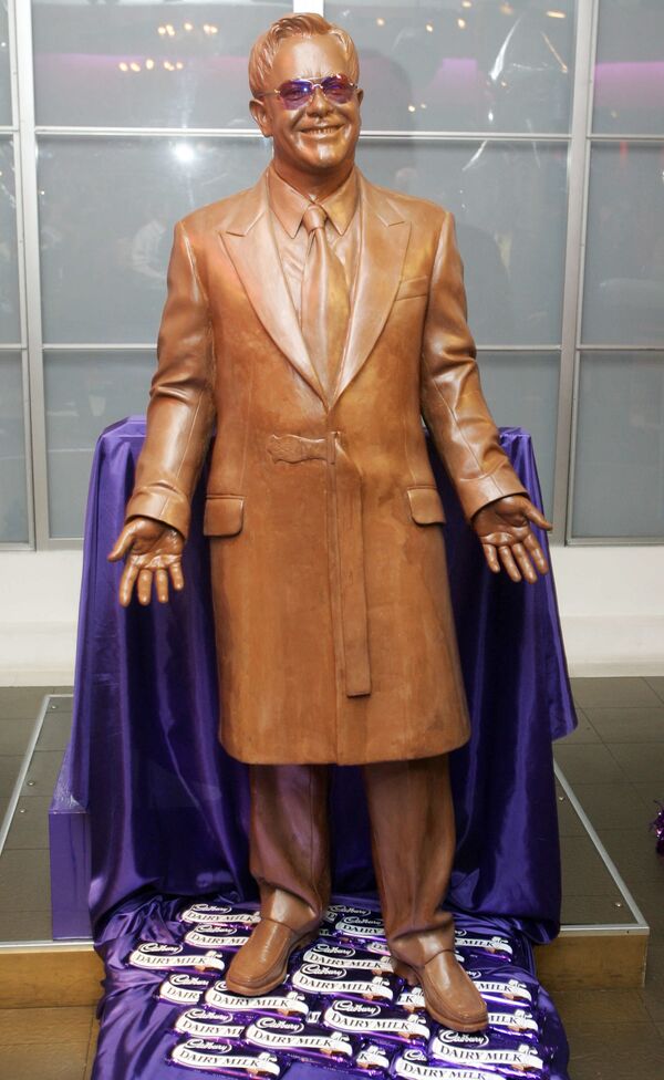 Шоколадная статуя Элтона Джона в музее мадам Тюссо - Sputnik Молдова