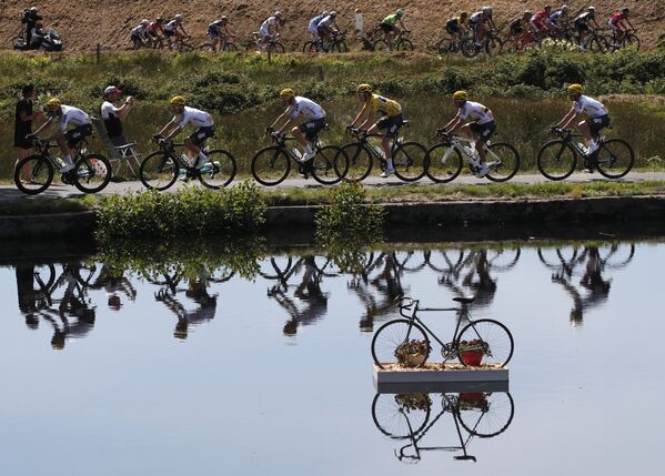Во Франции проходит Тур де Франс (Tour de France) — самая известная велосипедная гонка мира. Неофициальное название — Большая петля. Эта супер-веломногодневка проводится с 1903 года и является самой престижной и популярной в настоящее время - Sputnik Молдова