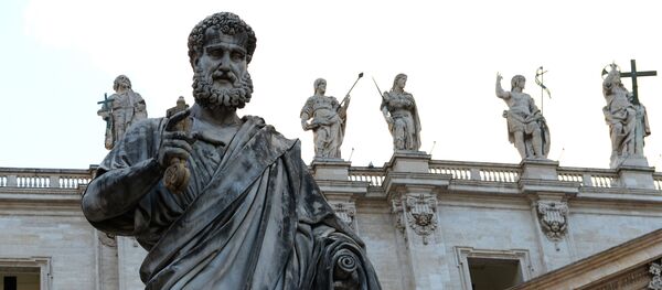 Статуя апостола Петра (скульптор Джузеппе де Фабрис) у собора святого Петра в Ватикане - Sputnik Молдова