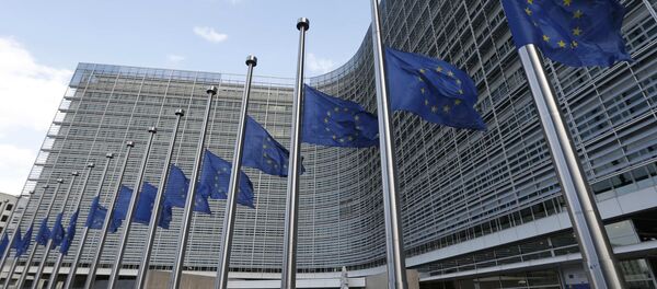 European flags fly at half-mast in front of the European Commission headquarters in tribute to victims from the morning explosions in Brussels, Belgium, March 22, 2016 - Sputnik Moldova-România