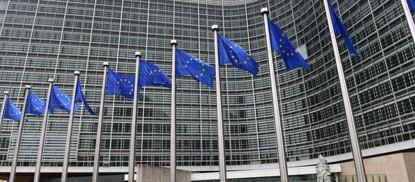 European flags flutter in front of the European Commission building as the European Commission President-elect unveils the list of the new European Commissioners during a press conference in Brussels, on September 10, 2014 - Sputnik Moldova-România