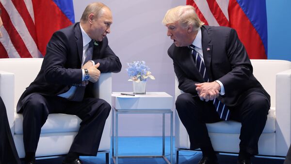 Donald Trump (à droite) et Vladimir Poutine - Sputnik Moldova-România