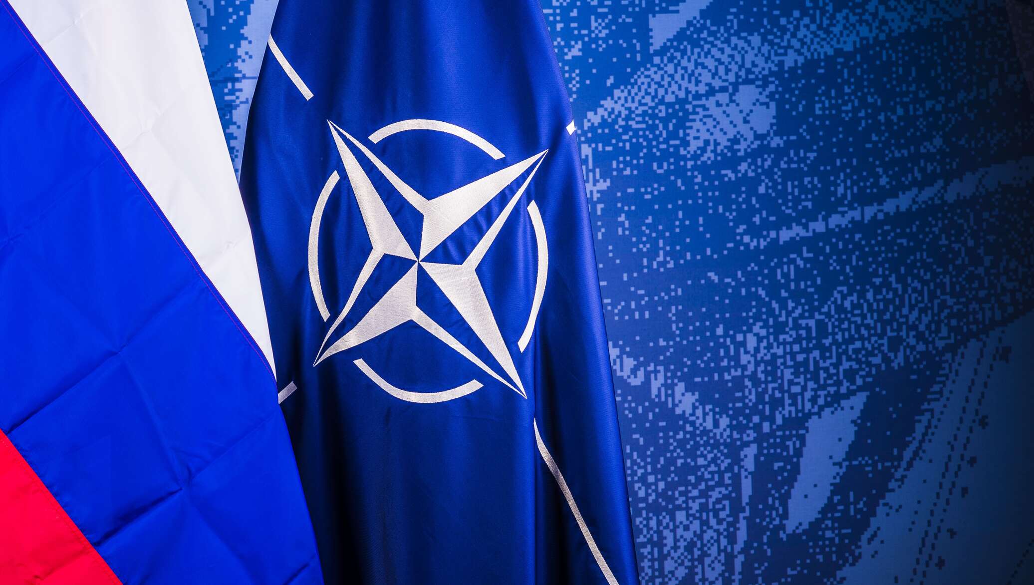 Нато пророчествами. Флаг НАТО И РФ. НАТО И РФ. Российская НАТО флаг. НАТО сотрудничество.