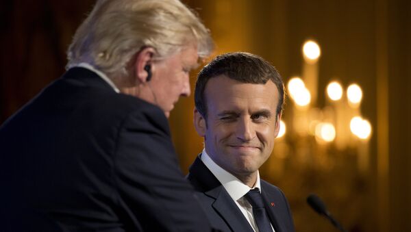 US Präsident Donald Trump und sein Kollege aus Frankreich Emmanuel Macron bei der Konferenz in Paris - Sputnik Moldova-România