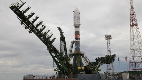 Soyuz-2.1a rocket being moved to a launch pad at the Baikonur Cosmodrome - Sputnik Moldova-România