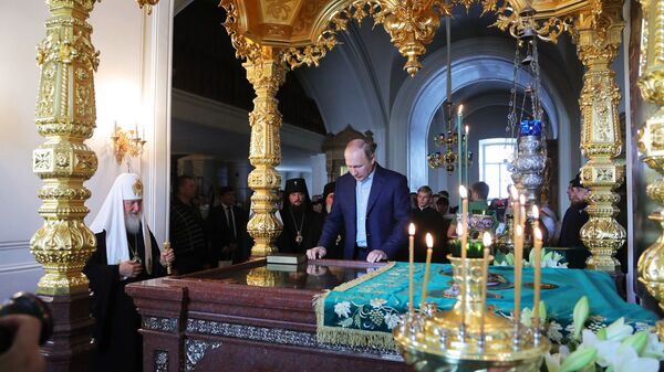 Президент РФ Владимир Путин и патриарх Московский и всея Руси Кирилл в Спасо-Преображенском соборе Валаамского монастыря в День памяти основателей Валаамского монастыря преподобных Сергия и Германа - Sputnik Moldova
