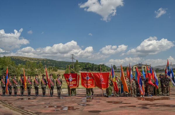 Военно-спортивный сбор “Наследники Победы” в Армении - Sputnik Молдова