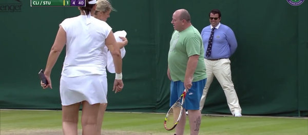 Зритель вышел на корт Уимблдона - Sputnik Молдова