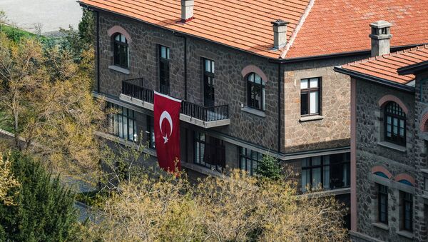 Флаг Турции на одном из домов в Анкаре, архивное фото - Sputnik Молдова