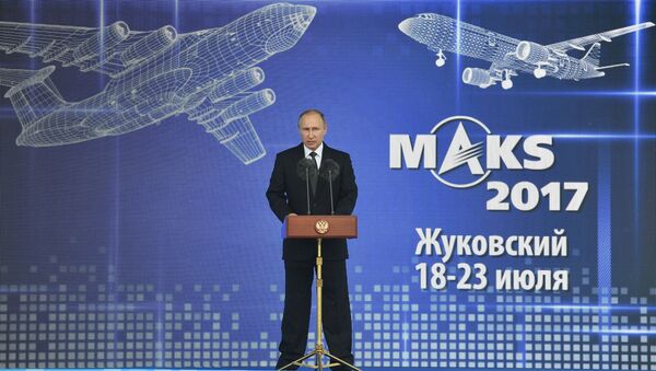 Президент РФ В. Путин посетил Международный авиасалон МАКС-2017 в подмосковном Жуковском - Sputnik Молдова