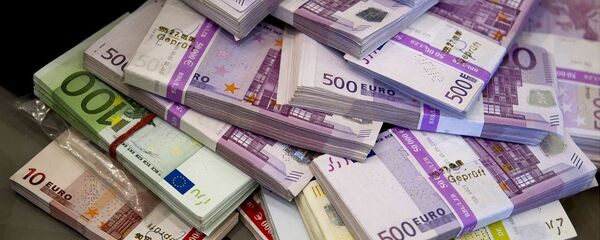 Пачки евро - Sputnik Молдова