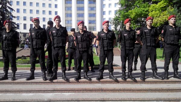 Полиция оцепила здание парламента перед протестом - Sputnik Молдова