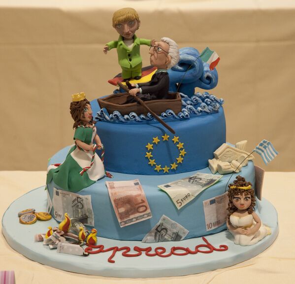 Торт с фигурками итальянского сенатора Марио Монти и канцлера Германии Ангелы Меркель на выставке шоколадной продукции в Неаполе - Sputnik Молдова