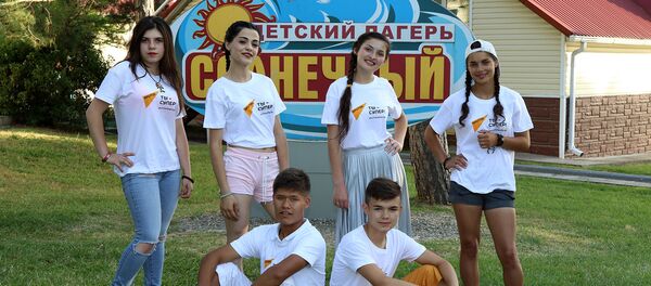 Участники Международного вокального конкурса Ты супер! прибыли на отдых во Всероссийский детский центр Орленок - Sputnik Молдова