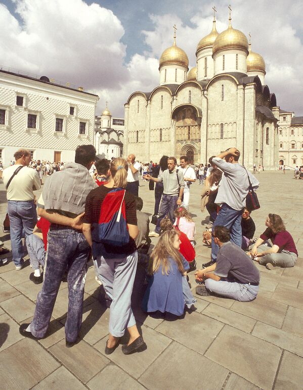 Туристы на территории Московского Кремля - Sputnik Молдова
