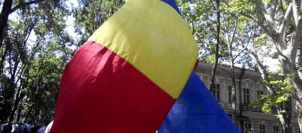 Флаги Румынии на протесте - Sputnik Молдова