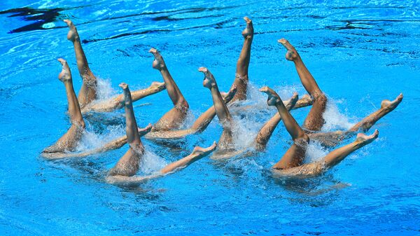 Спортсменки сборной России выступают в финале групповых соревнований по синхронному плаванию на чемпионате мира по водным видам спорта в Будапеште - Sputnik Молдова