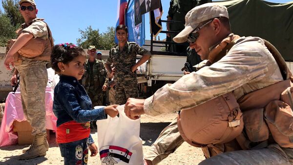 Российский центр по примирению враждующих сторон доставил гуманитарную помощь в сирийскую провинцию Кунейтра - Sputnik Moldova-România