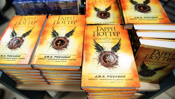 Старт продаж книги Гарри Поттер и проклятое дитя на русском языке - Sputnik Молдова