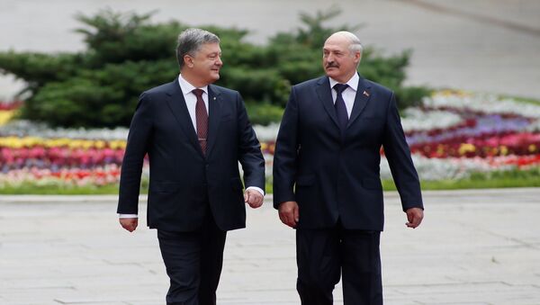 Президент Украины Петр Порошенко и президент Белоруссии Александр Лукашенко в Киеве - Sputnik Молдова