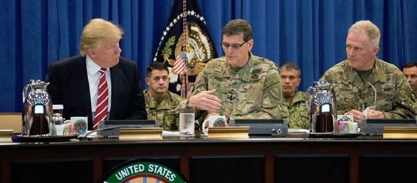 Tony Thomas și Donald Trump - Sputnik Moldova-România