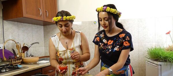 В гостях у шеф-повара: как приготовить летнюю толму В гостях у шеф-повара: как приготовить летнюю толму - Sputnik Молдова