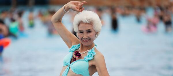78-летняя участница конкурса красоты Грандбикини для людей старше 55 лет в Тяньцзине, Китай - Sputnik Молдова