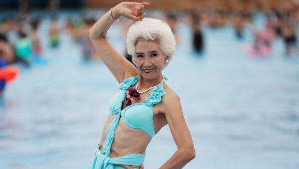 78-летняя участница конкурса красоты Грандбикини для людей старше 55 лет в Тяньцзине, Китай - Sputnik Moldova-România