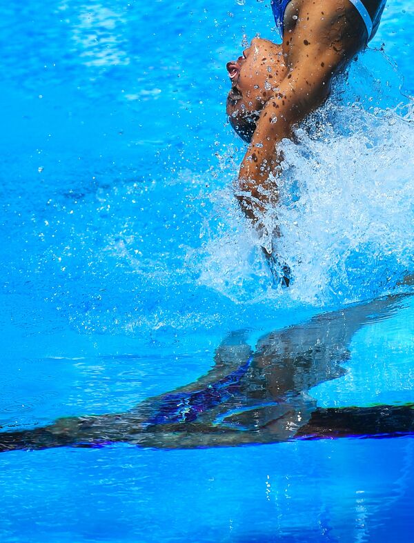 Анита Альварез и Виктория Воронецки выступают с технической программой в финальных соревнованиях по синхронному плаванию среди дуэтов на чемпионате мира по водным видам спорта в Будапешт - Sputnik Молдова
