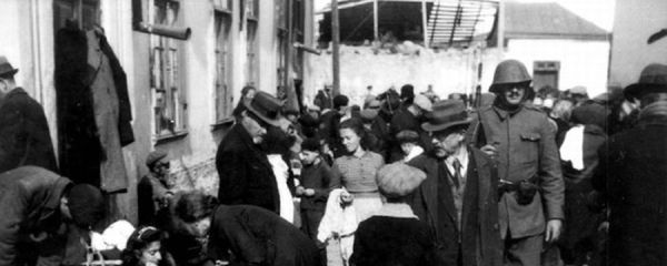 На рынке еврейского гетто Кишинёва, 1941 год На рынке еврейского гетто Кишинёва, 1941 год - Sputnik Молдова