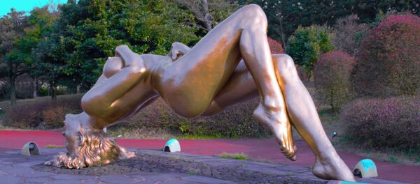 Статуя в парке эротической скульптуры Love Land в Южной Корее - Sputnik Молдова