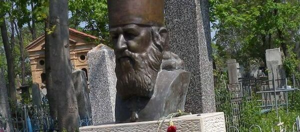 Бюст гагаузского и молдавского просветителя Михаила Чакира на Центральном Православном кладбище Кишинева - Sputnik Moldova