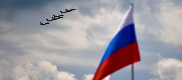 Пилотажная группа из Латвии Baltic Bees (Балтийские Пчёлы) на учебно-тренировочных самолётах L-39 на Международном авиационно-космическом салоне МАКС-2017 в Жуковском - Sputnik Moldova