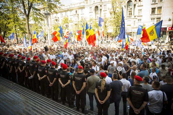 Митинг внепарламентской оппозиции в Кишиневе Митинг внепарламентской оппозиции в Кишиневе - Sputnik Молдова