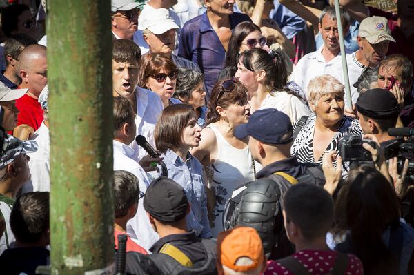 Митинг внепарламентской оппозиции в Кишиневе Митинг внепарламентской оппозиции в Кишиневе - Sputnik Молдова