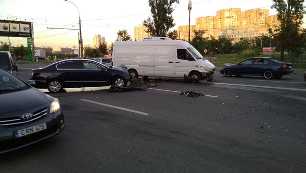 Grav accident rutier în sectorul Buiucani - Sputnik Moldova-România