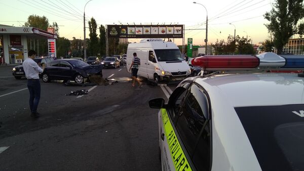 Grav accident rutier în sectorul Buiucani - Sputnik Молдова