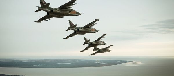 Штурмовики Су-25СМ3 во время летно-специальной подготовки экипажей в Приморско-Ахтарске - Sputnik Moldova-România