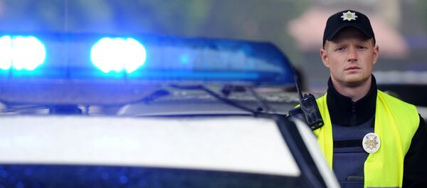 Сотрудник полиции Украины Сотрудник полиции Украины - Sputnik Молдова