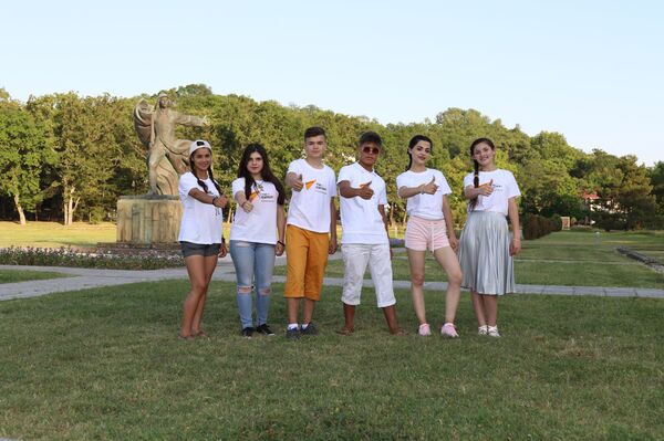 Вокалисты международного проекта Ты супер! провели  три недели во Всероссийском детском центре Орленок - Sputnik Молдова