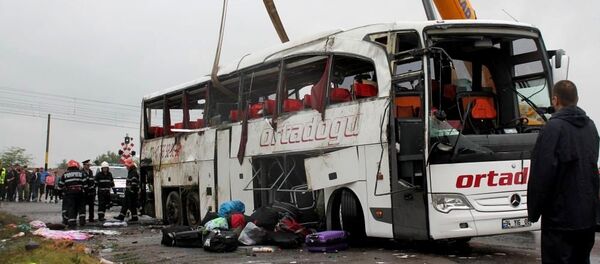 Авария автобуса Стамбул-Кишинев возле населенного пункта Балдовинешть уезд Брэила Авария автобуса Стамбул-Кишинев возле населенного пункта Балдовинешть уезд Брэила - Sputnik Молдова