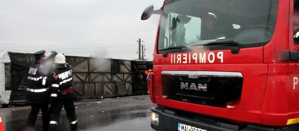 Авария автобуса Стамбул-Кишинев возле населенного пункта Балдовинешть уезд Брэила - Sputnik Молдова