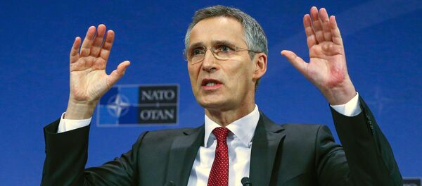 Генеральный секретарь НАТО Йенс Столтенберг на пресс-конференции перед встречей с министрами обороны стран-союзников 9 февраля 2016 года. - Sputnik Moldova