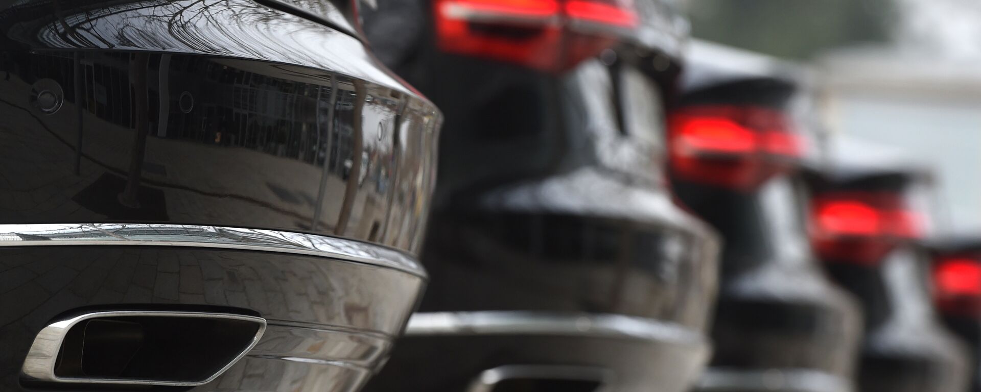 Припаркованные автомобили Audi - Sputnik Молдова, 1920, 10.08.2025