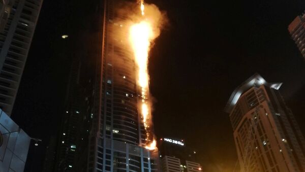 Zgârie-nori rezidenţial din Dubai cuprins de un incendiu - Sputnik Moldova-România