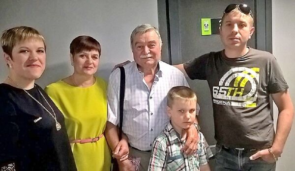 Ольга Негода, ее мама Раиса, Николай Катэрэу с племянником, Сергей Негода Ольга Негода, ее мама Раиса, Николай Катэрэу с племянником, Сергей Негода - Sputnik Молдова